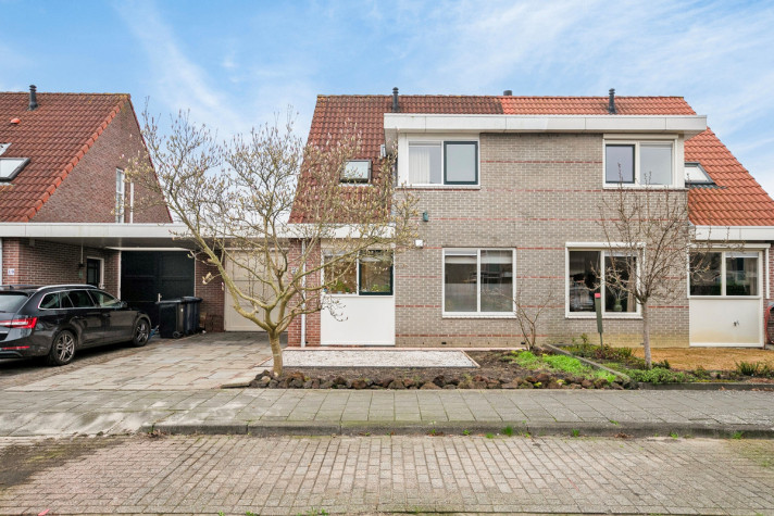 Bekijk foto 1/33 van house in Almere