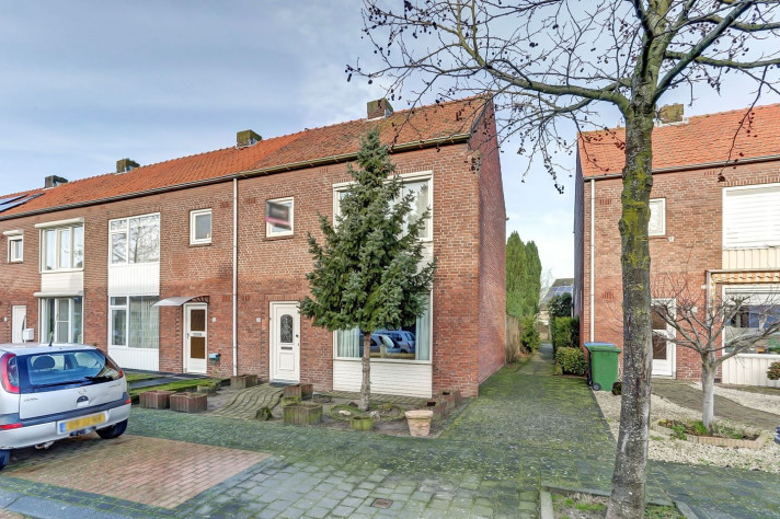 Bekijk foto 1/9 van house in Bergen op Zoom